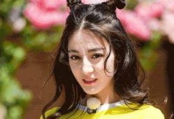 娱乐吃瓜女艺人官宣微博,吃瓜女艺人官宣微博，神秘男友身份引热议”